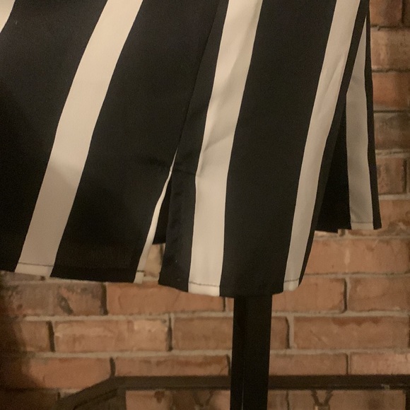NWT Bar III size small Sleeveless Button Down Top Stripped Black and White - Picture 6 of 12